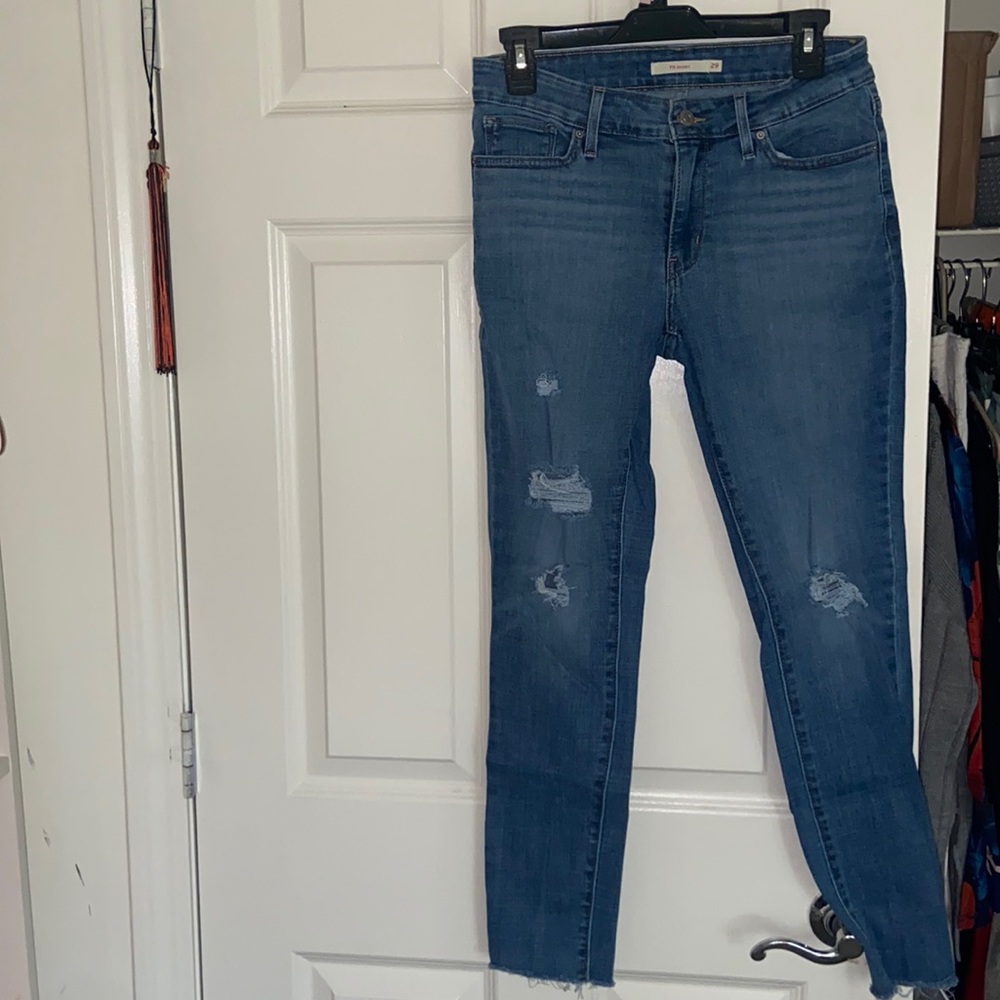 Levi Skinny’s